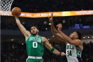  塔图姆绝杀三分创纪录，凯尔特人终结雄鹿七连胜  