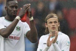  德甲新军圣保利主场首秀爆冷取胜  