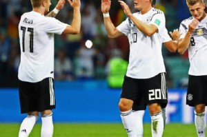  多特罗伊斯队长袖标闪耀，德甲精神领袖引领球队前行