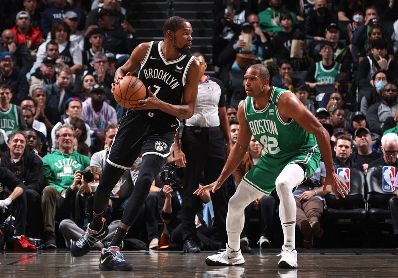  凯尔特人横扫对手晋级次轮  