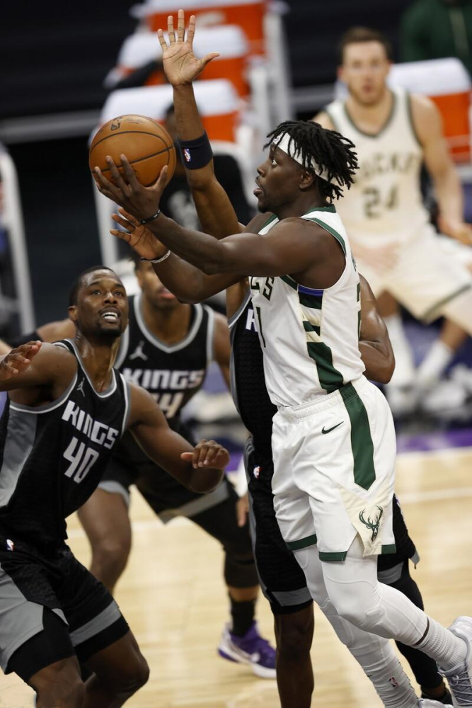  霍勒迪致命抢断雄鹿险胜篮网  