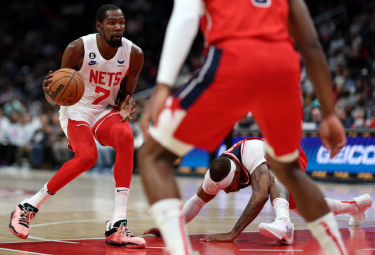  亚特兰大血洗副班长，追平队史最大分差  